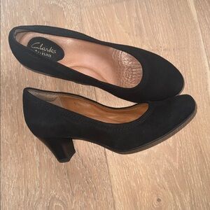 Clarks Artisian Low Black Heels size 7.5